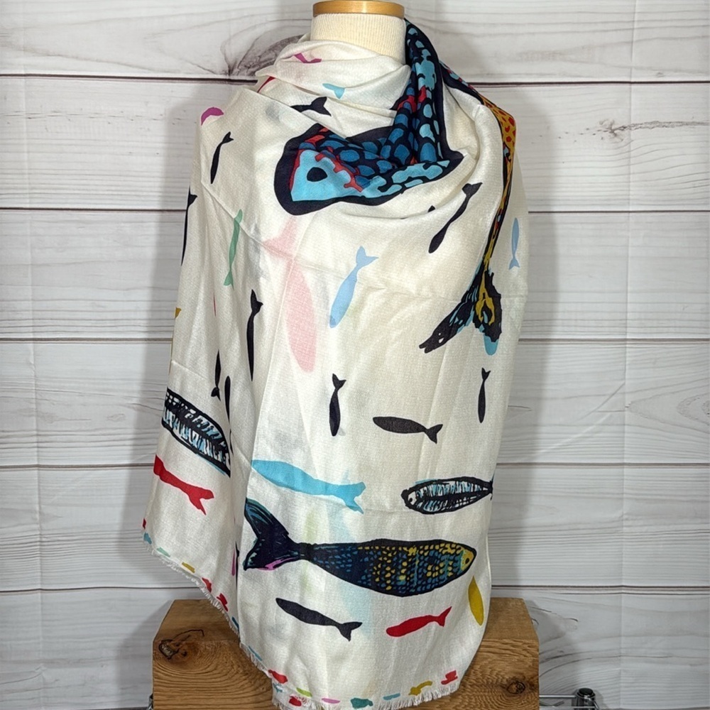 NWT Vera Bradley Soft Fringe Scarf Wrap in Go Fish Pattern